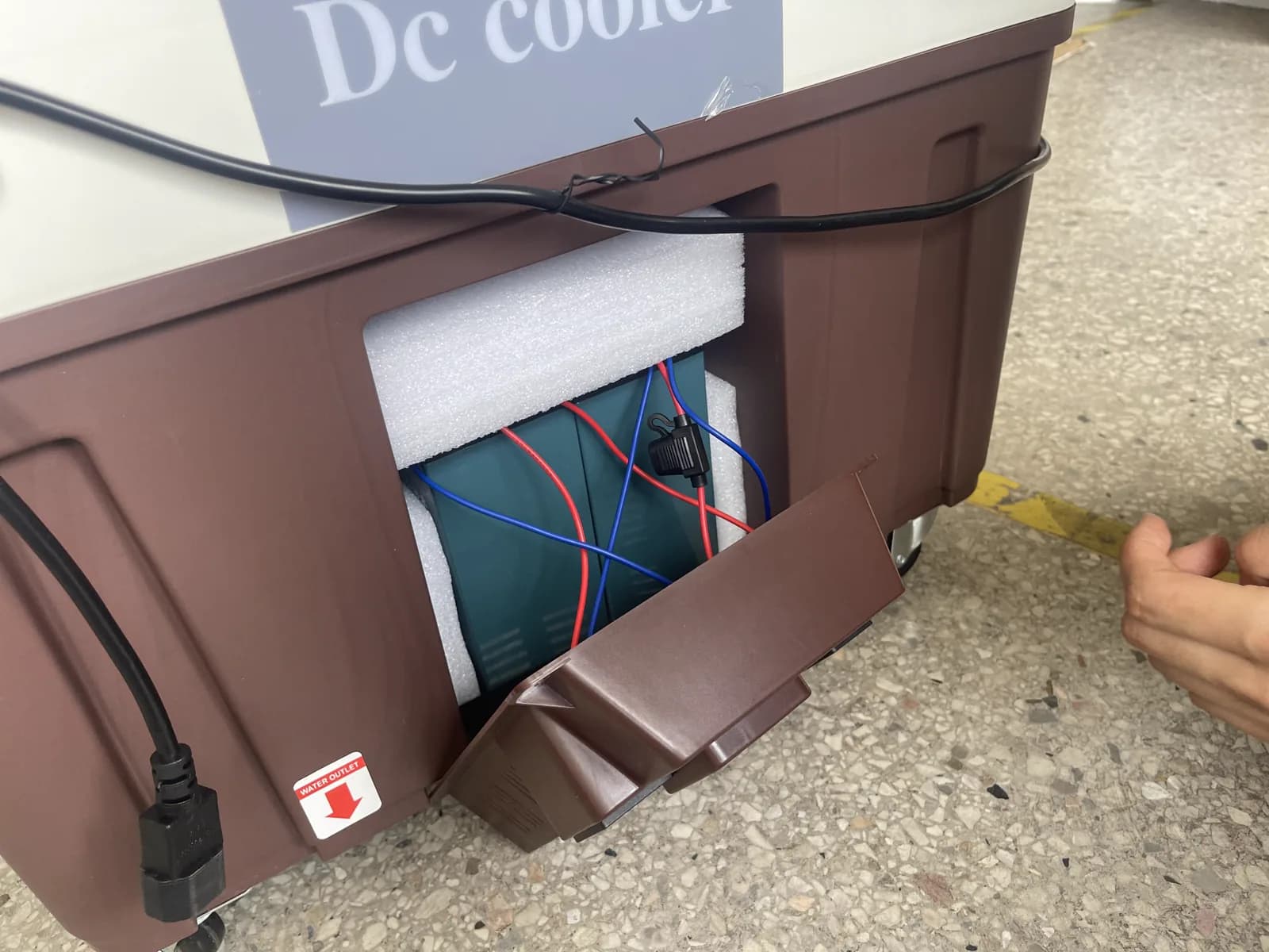 AL-40A battery compartment inspection